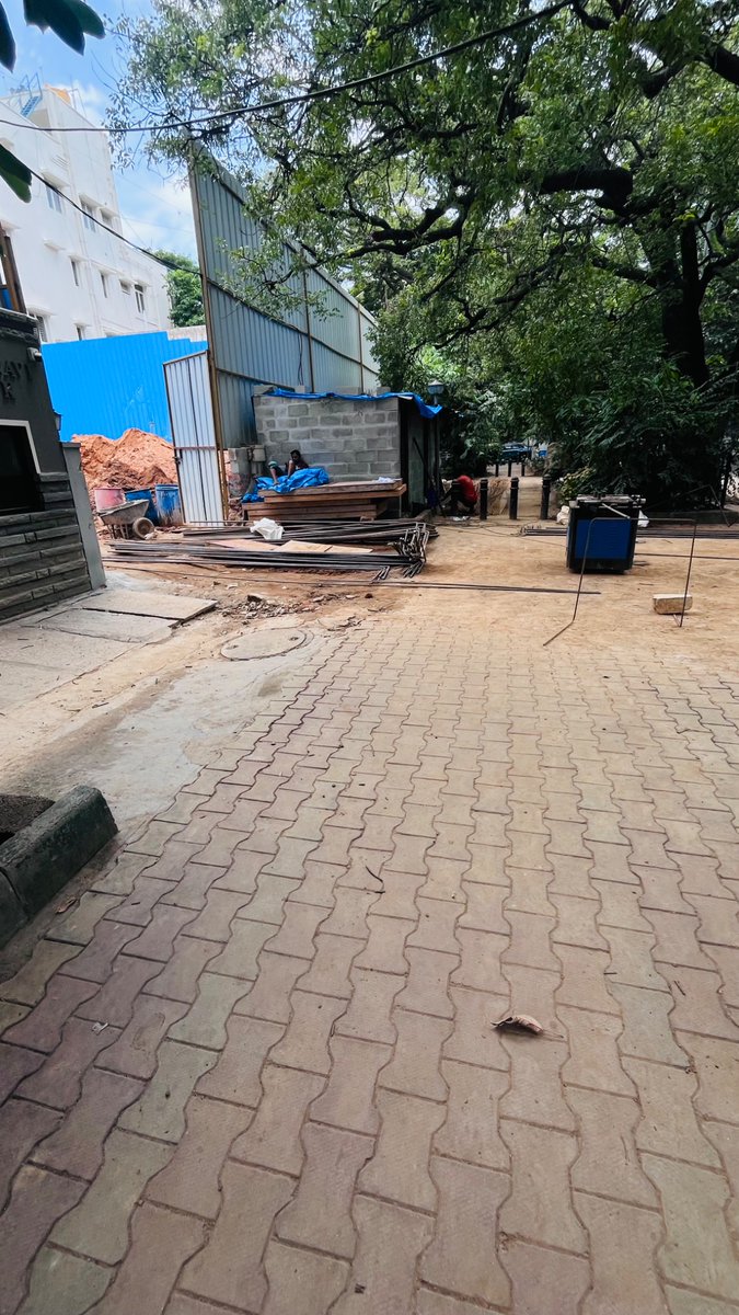 Lifezpresent's tweet photo. @krishnabgowda @DKShivakumar  @GBA_office @basvanguditrfps @Basavanagudibcp @blrcitytraffic footpath has become death-path by construction vendors kindly intervene before any ciritical incident occurs  https://t.co/1atHq1rSjK https://t.co/82gNAiYEJu