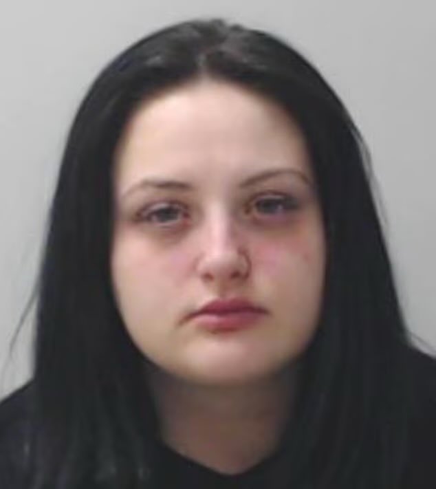 LeePheonix360's tweet photo. This is Courtney Gartshore 

She killed her three month old daughter Dahlia-Rose with a hairdryer 

She has been given a six year sentence 

Do you think this is a unduly lenient sentence https://t.co/e7lzpk3h5L