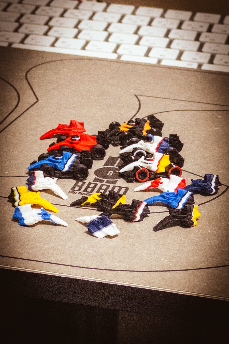 abulka's tweet photo. ついでにマルチカラーのサンプルも検討。 #MZフォーミュラ にも転用できるから、いろいろなカラーセットを試しておこう #BBBM #FDM #F26 https://t.co/pdMKPdAsSv