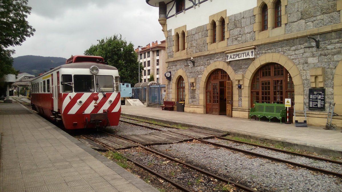 mclvouga's tweet photo. 🚂 Centro Interpretativo é interessante, mas o "Museu Vivo" é a chave diferenciadora!

🔍 Artigo completo: https://t.co/YWUmIRqsP3

📍 Legenda: Automotora Allan CP 9301, no Museu Vasco del Ferrocarril, em 2015

📸 Autoria: Bruno Soares

#mclv
#vouguinha
#linhadovouga
#viaestreita https://t.co/FZWZYItkFS