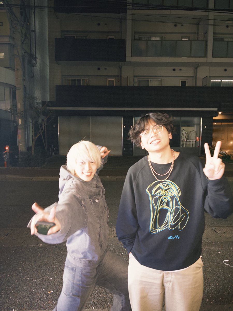 rockn__photo's tweet photo. 思う事はたくさんあるけど、大好きな4人の結成6周年で、大好きなしおんくんのヤングスキニー最後のドラムを聴けて撮れる日。

特別な日だけどいつもと特に何も変わらず📸 https://t.co/ttgy9yuch0