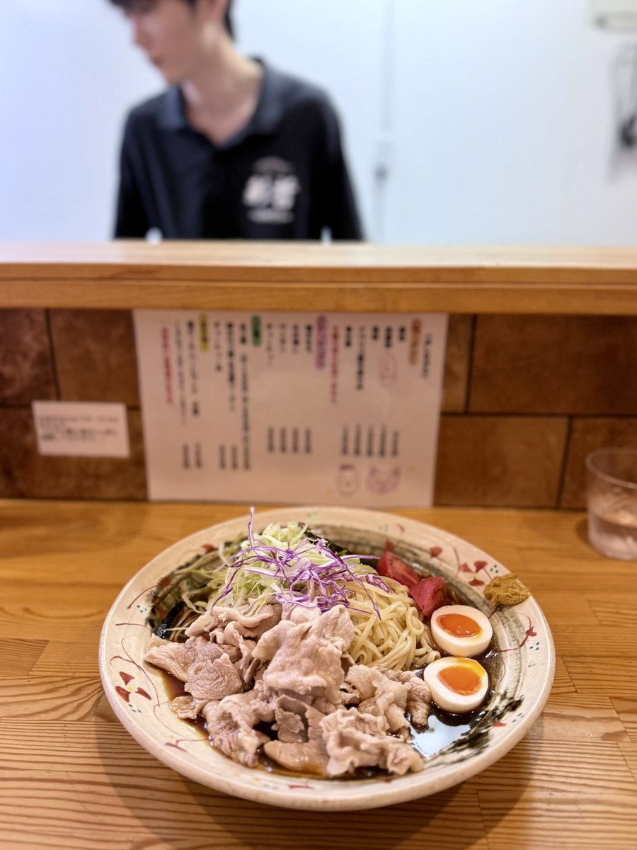 hitosaikan's tweet photo. 🍜 関西など一部の���域では「冷し中華」のことを「冷麺」と呼ぶのが一般的です。そのため、関西の中華料理店で「冷麺」と注文すると、一般的に錦糸卵やハムがのった「冷し中華」が出てきます😏

#らーめん彩哲 🥢
#isato 👩🏻‍🦰
#豚しゃぶ冷麺 300g🐷1500円
#吹田駅 🚃🚃

#大阪グルメ  #大阪ラーメン https://t.co/AqsUKIYtoa