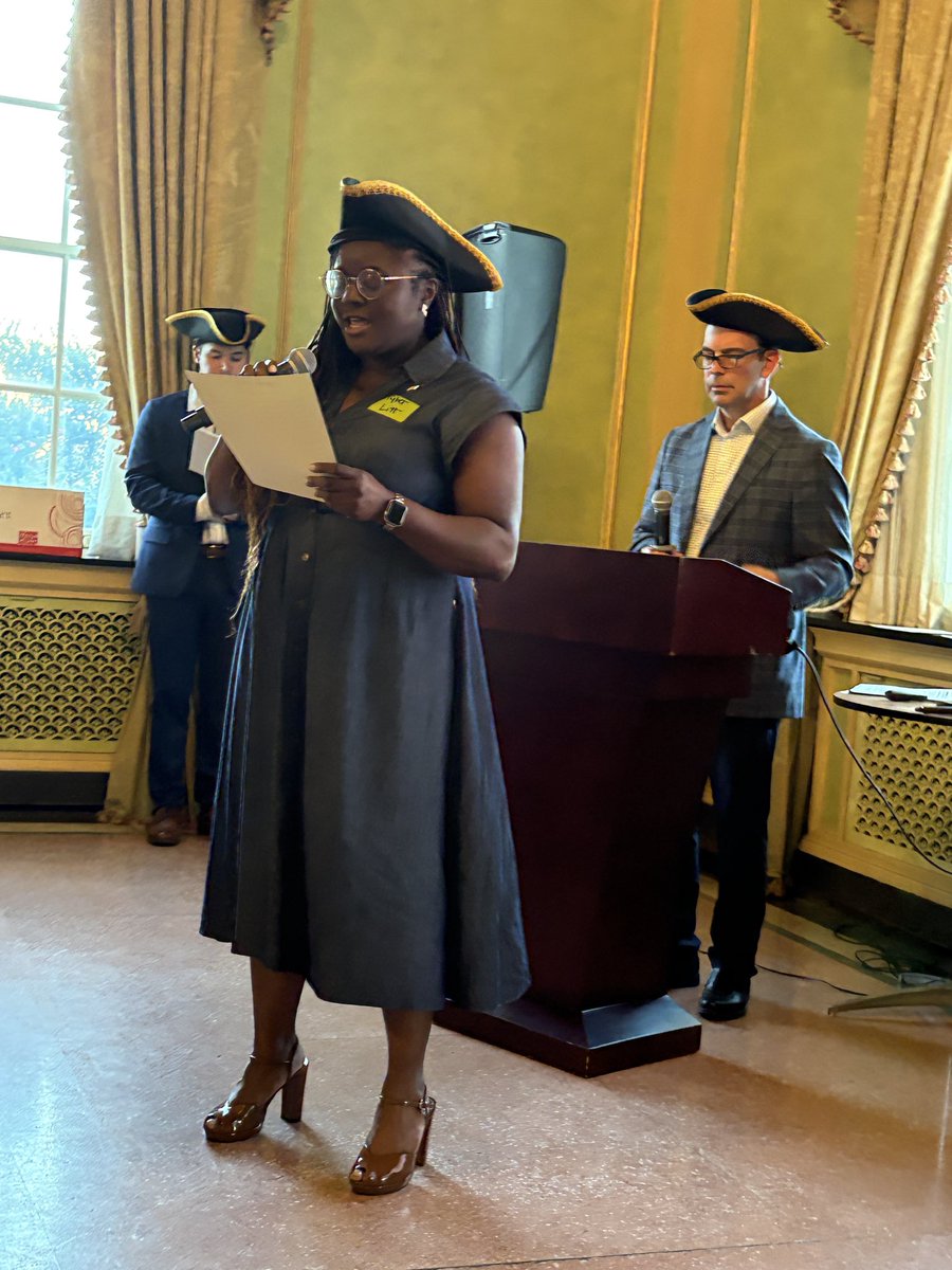 Oliver_TheVet's tweet photo. The Old Governor’s Mansion provided a magnificent venue for Civic Sips—a periodic civic engagement event open to all provided by @ReillyCenter &amp; @PARLouisiana, last night focusing on the enduring relevance of the U.S. Constitution’s founding principles. Awesome! #LSU #Community https://t.co/r753sgQVzP