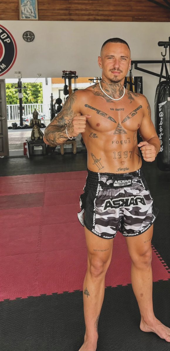 Yannique98's tweet photo. 🥊 https://t.co/WfO9WFKav0