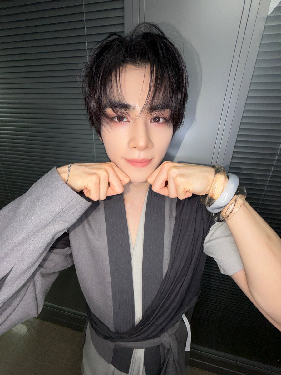 WayV_official's tweet photo. together, we spread our wings ໒꒱·°✧

EVERYTHING, ALL AT ONCE, NEO
https://t.co/2yfSvTGNph 

#WayV #威神V #鸢
#WayV_VisionWings
#NCT_10TH_ANNIVERSARY https://t.co/gOfpI11nfR