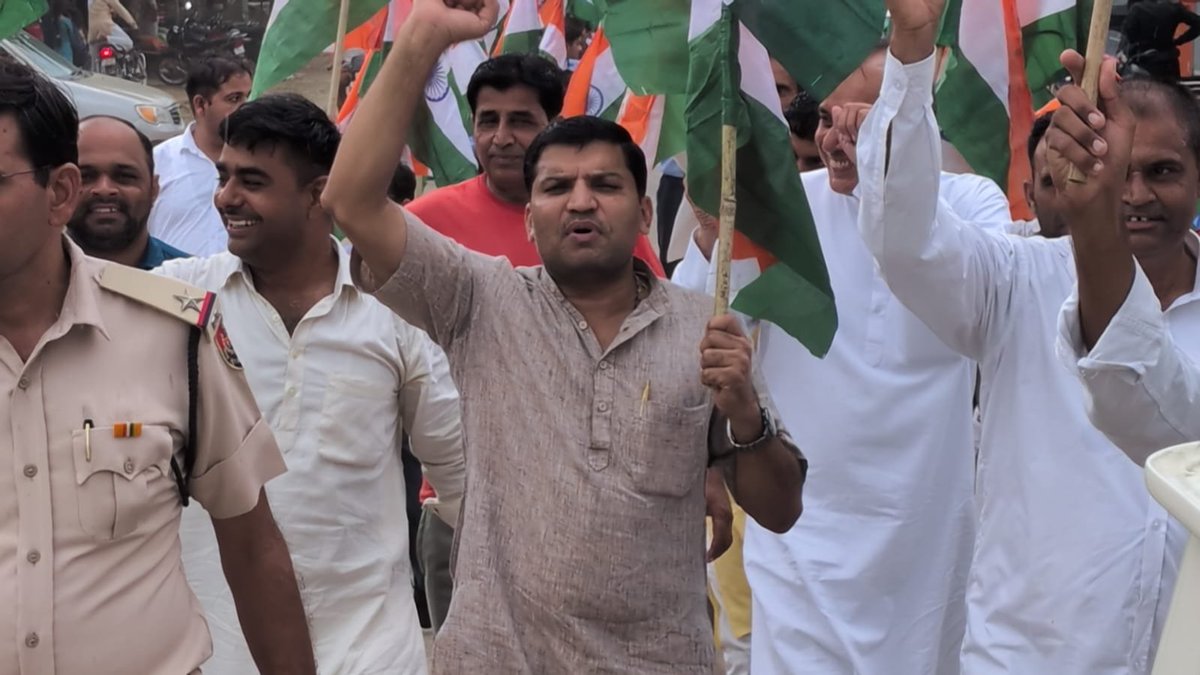 DkJindal4bjp's tweet photo. मेरी आन तिरंगा है।
 मेरी शान तिरंगा है।
मेरी जान तिरंगा है।
 तिरंगा यात्रा कैरू मंडल।
 बहुत-बहुत धन्यवाद सभी कार्यकर्ता कैरू मंडल।
@DrSatishPoonia @NayabSainiBJP @bjparchanagupta @PhanindranathS3 https://t.co/6xXQVZJSlN
