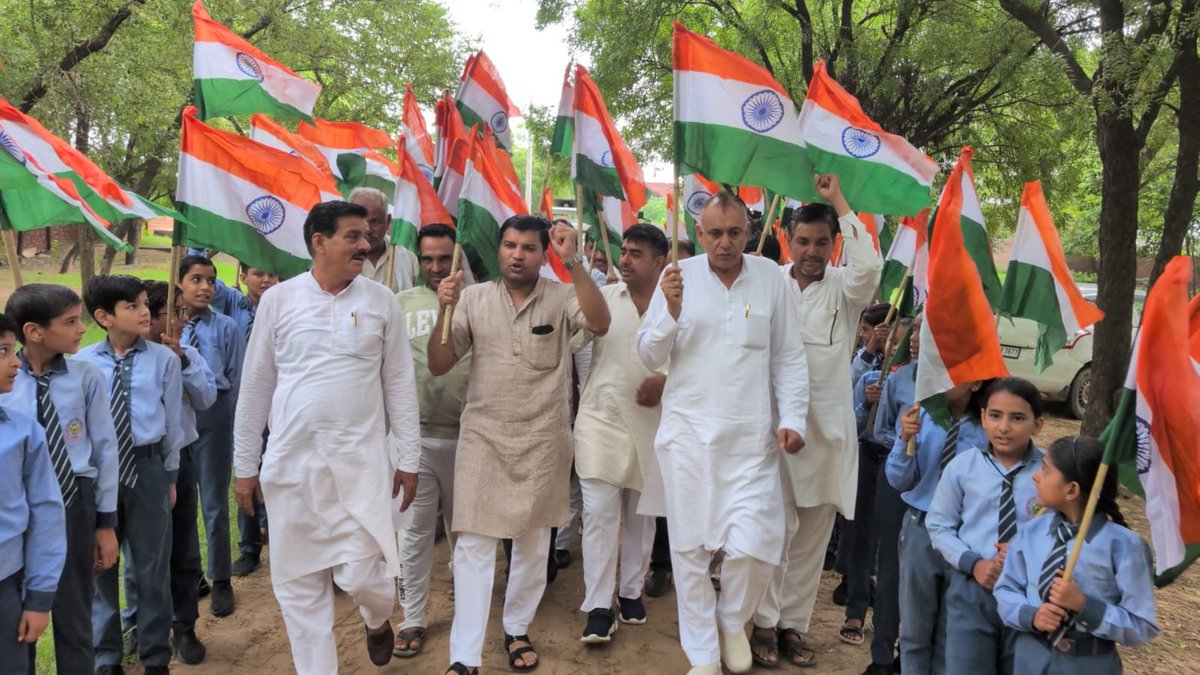 DkJindal4bjp's tweet photo. मेरी आन तिरंगा है।
 मेरी शान तिरंगा है।
मेरी जान तिरंगा है।
 तिरंगा यात्रा कैरू मंडल।
 बहुत-बहुत धन्यवाद सभी कार्यकर्ता कैरू मंडल।
@DrSatishPoonia @NayabSainiBJP @bjparchanagupta @PhanindranathS3 https://t.co/6xXQVZJSlN
