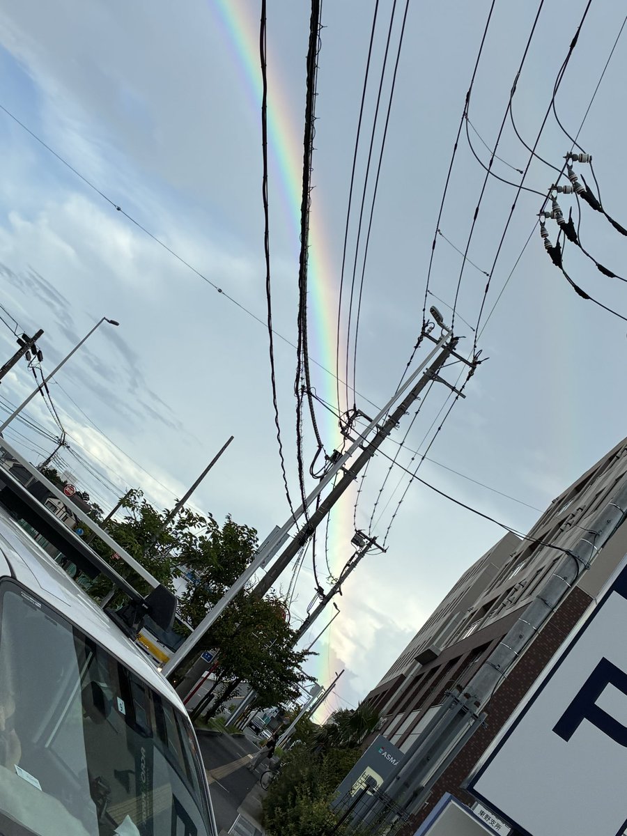 poohyan12's tweet photo. お出かけ先で立派な🌈
綺麗な半円で二重🌈でした https://t.co/0oKqgBcyz7