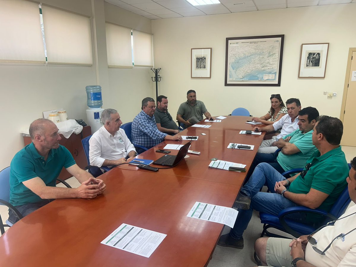 La_COAG's tweet photo. 4/ Nuestro secretario general @A_Gongora_COAG  ha estado en Bajo Guadalquivir: en Las Marismas de Lebrija, en explotaciones de tomate y en la Comunidad de Regantes BXII.

No de visita protocolaria: escuchando de primera mano lo q está pasando y llevándolo donde hay que llevarlo. https://t.co/QS2sOxLeD2