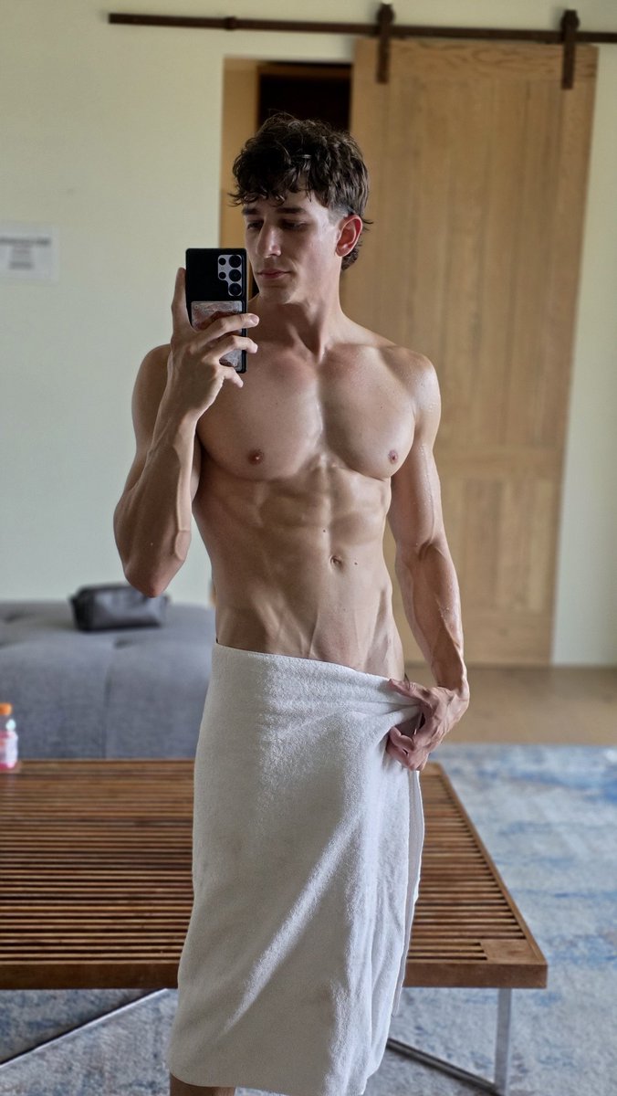 xParkerAmbrose's tweet photo. Am I wallpaper worthy? https://t.co/bKnz8ucfWi