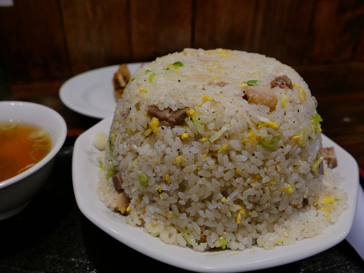 akki_MH_69's tweet photo. 【長町ラーメン 多賀城店】さん
(多賀城市留ケ谷)
「チャーハン大盛+特製餃子(3個)」
ラーメン屋さんで飯活。みなさんのオーダーは長町ラーメンが多いかな。
チャーハンマウンテン！皿から零さずに食べるゲーム実施。(1人遊び)
3回零した ＿ノ乙(､ﾝ､)_
旨ximum！
ご馳走様でした。
#AKi飯活2026 https://t.co/yr9T8I8Gx3