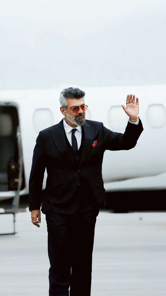 LetsXOtt's tweet photo. #VishwanathAndSons has surpassed the current BookMyShow peak hour trends of Ajith Kumar’s career Best PEAK hr Trend of GBU !!!

@Suriya_offl in Big league Now 💥🔥 https://t.co/Z96JW0M06W