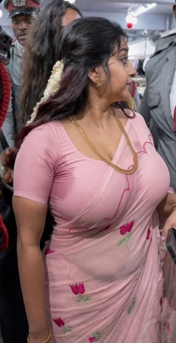 ragini_sri27's tweet photo. Mens dream wife 😉📷 https://t.co/dX5UUhlaAk