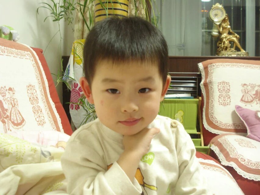 Esmeeeeoe's tweet photo. China in 2010, when I was a child https://t.co/tKkeSOlKlz