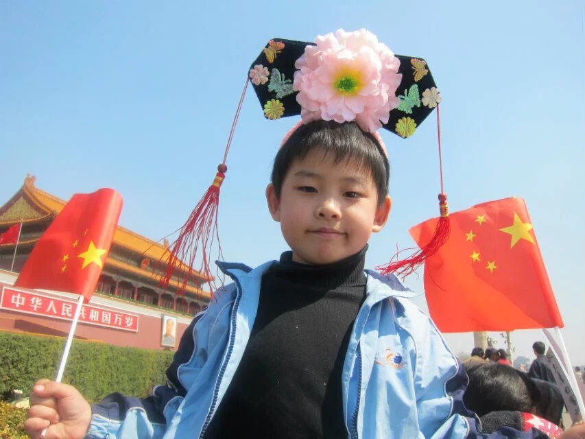 Esmeeeeoe's tweet photo. China in 2010, when I was a child https://t.co/tKkeSOlKlz