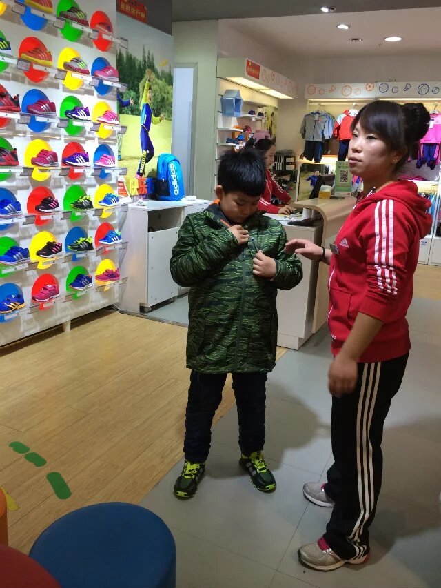 Esmeeeeoe's tweet photo. China in 2010, when I was a child https://t.co/tKkeSOlKlz