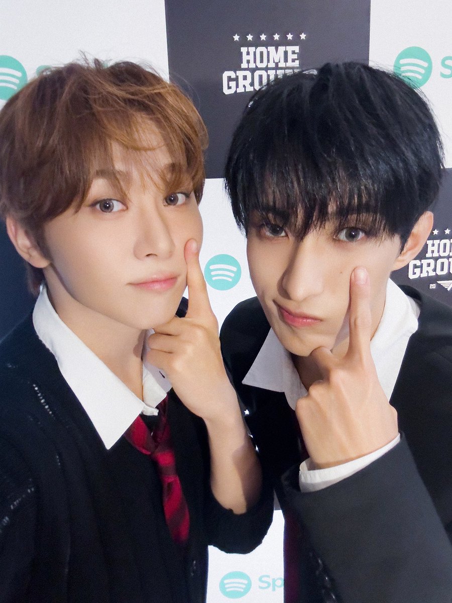 pledis_17's tweet photo. [17'S]
260814 #T1HomeGround

#DxS #도겸X승관
#SEVENTEEN #세븐틴 https://t.co/Jb8mbtPtwQ