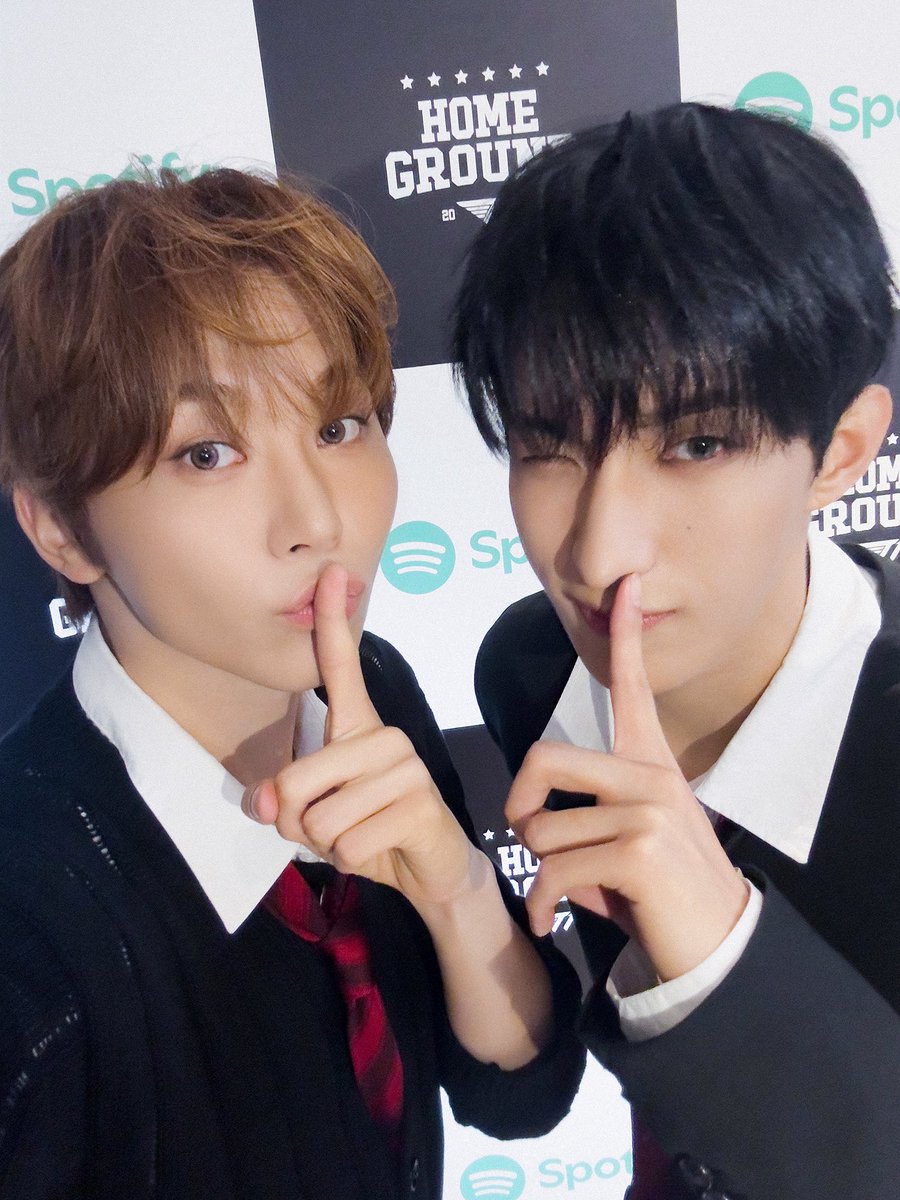 pledis_17's tweet photo. [17'S]
260814 #T1HomeGround

#DxS #도겸X승관
#SEVENTEEN #세븐틴 https://t.co/Jb8mbtPtwQ