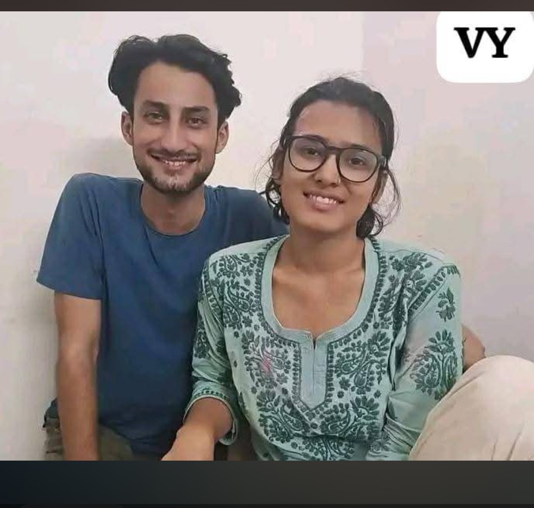latest4489's tweet photo. ये हैं टुकडे गैंग वाली नेहा बोरा का बॉयफ्रेंड हमद जो जम्मूकश्मीर का रहने वाला है जो आतंकी का सपोर्ट करता है हिंदुओ को देखना नही चाहता काश्मीर में य��� बोरा इसी के चंगुल में फंसी है अपने बाप से 10 साल से बात नही कर रही इसे भी कुछ मूर्खो आइडल मानते हैं. #پاکستان_زندہ_باد #SUMMERSONIC https://t.co/xV26gD1s4x