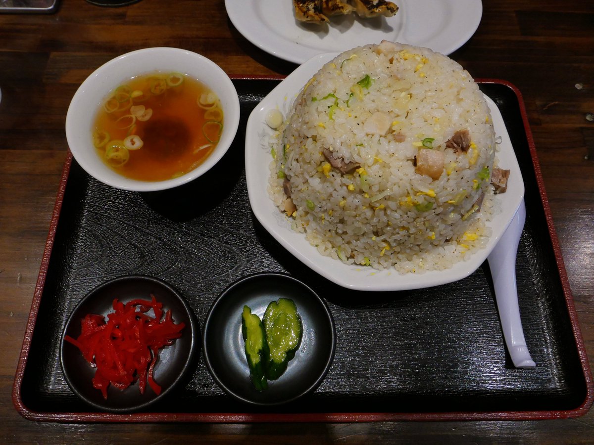 akki_MH_69's tweet photo. 【長町ラーメン 多賀城店】さん
(多賀城市留ケ谷)
「チャーハン大盛+特製餃子(3個)」
ラーメン屋さんで飯活。みなさんのオーダーは長町ラーメンが多いかな。
チャーハンマウンテン！皿から零さずに食べるゲーム実施。(1人遊び)
3回零した ＿ノ乙(､ﾝ､)_
旨ximum！
ご馳走様でした。
#AKi飯活2026 https://t.co/yr9T8I8Gx3
