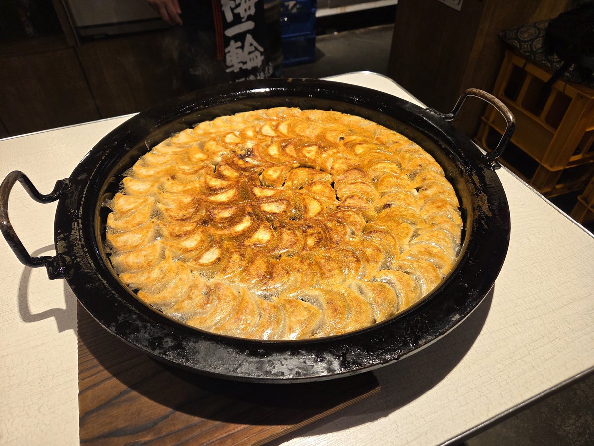 sy513_mlike's tweet photo. 博多劇場で餃子100個チャレンジしてきました🥟
27分16秒で完食 https://t.co/WgjKjQ4Vkj