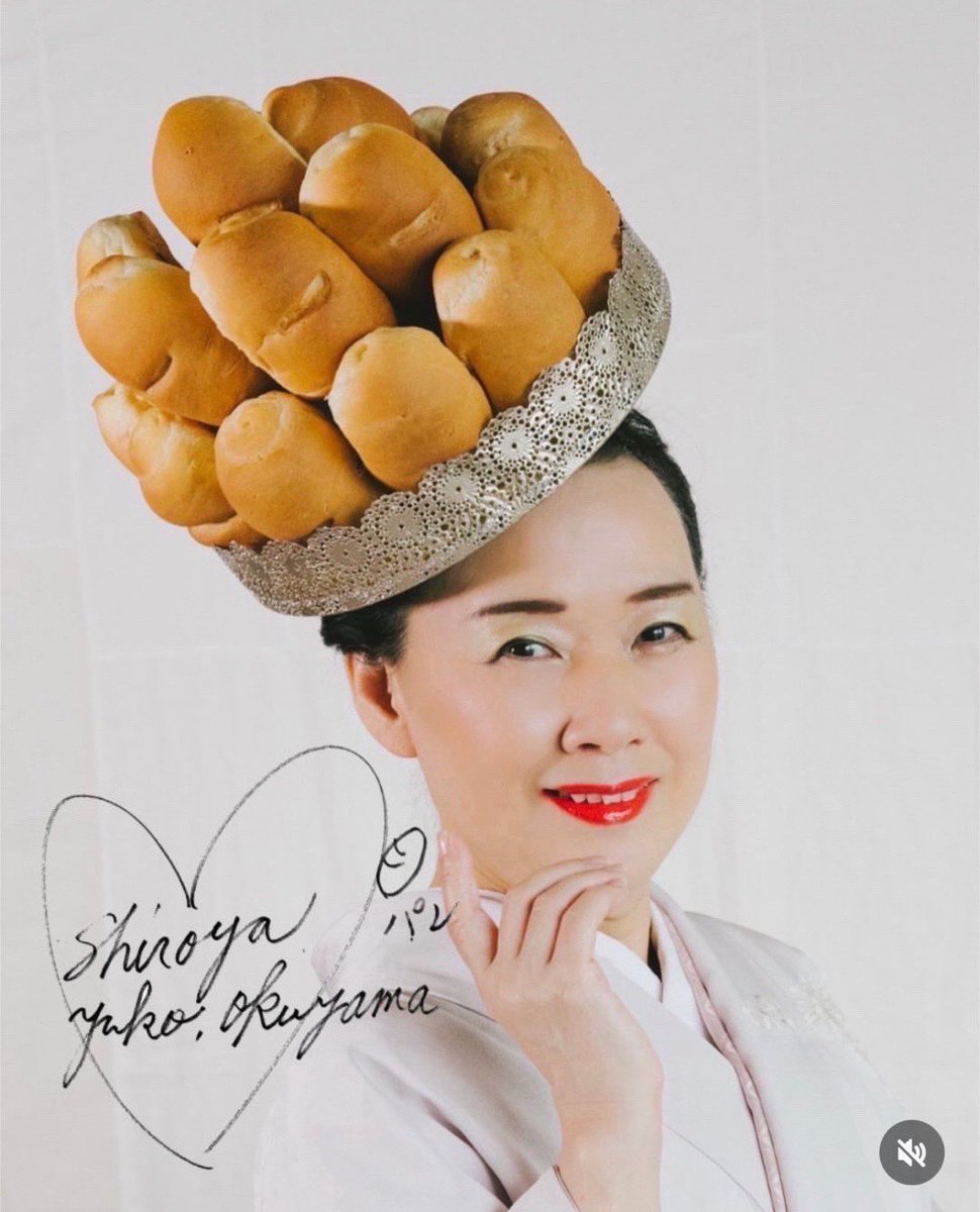 shiroya4688's tweet photo. 祝　還暦サニーパン
今年、「サニーパン」は誕生から60周年を迎えます。
サニーパンは、創業者、奥山のひらめきと挑戦から生まれました。

「もっとお客様に喜んでいただけるパンを作りたい」

その一心で試行錯誤を重ね辿り着いたのが、フランスパンに練乳をたっぷり入れたサニーパンです😊

今では年間300万個を販売するまでになりました。
60年間、サニーパンを愛してくださった全てのお客様に「ありがとうございます」
これからもシロヤは、変わらぬ味を大切にし、皆様に笑顔を届けて参ります❤️

昭和夏祭りにも出店しておりますので
ぜひ来てください✨

#祝還暦サニーパン
#サニーパン60周年
#サニーパン
#シロヤ
#北九州のソウルフード
北九州パン
練乳パン
年間300万個
変わらぬ味
創業者の想い
60年間ありがとう
これからもよろしくお願いします
北九州
小倉
黒崎
