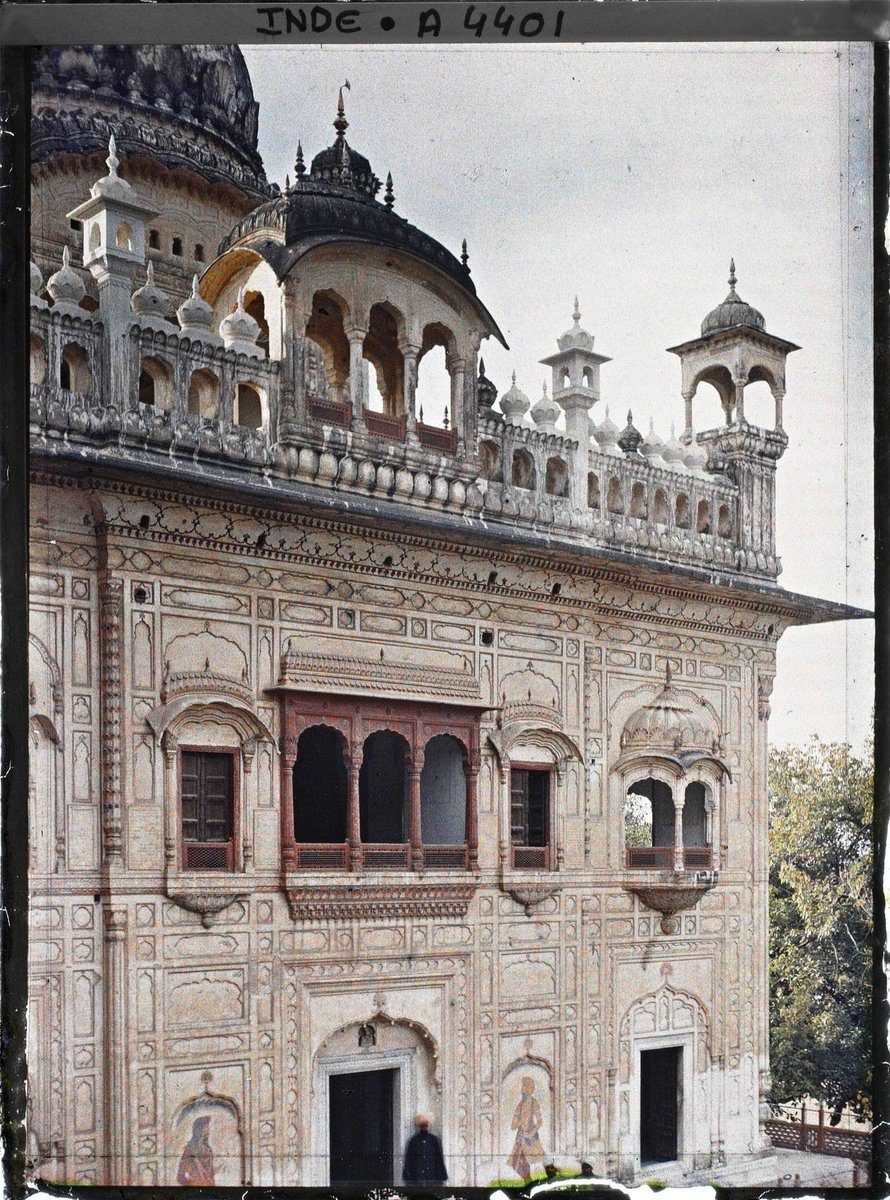 SamDalrymple123's tweet photo. The photographs capture vanished gurdwaras, temples, and the vibrant, original frescoes of sites like Ranjit Singh’s samadhi. https://t.co/oovNsrgdA9