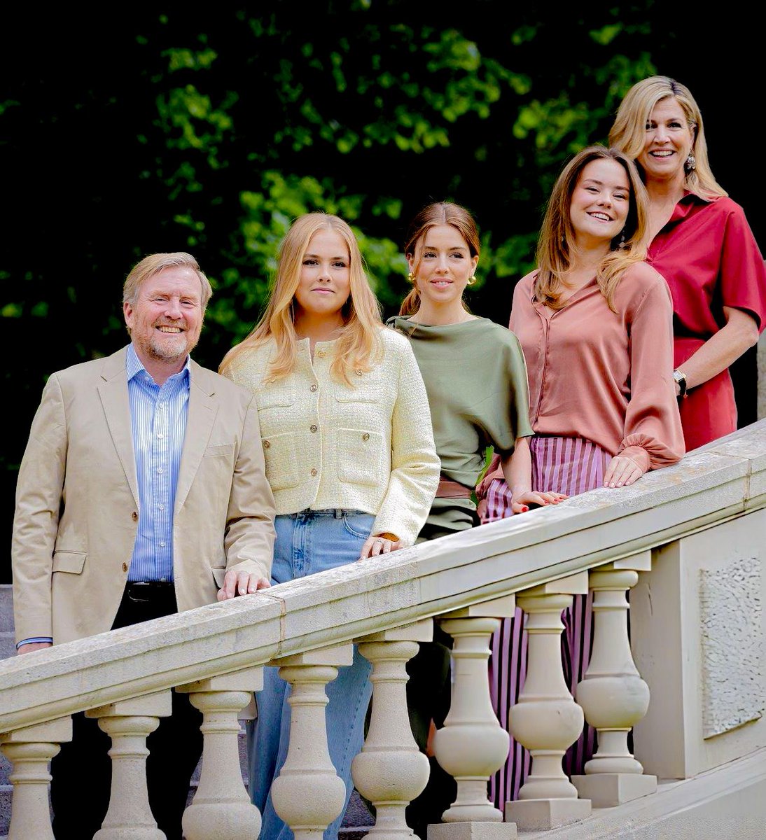 royalchildren_'s tweet photo. #KingWillemAlexander #QueenMaxima #PrincessCatharinaAmalia #PrincessAlexia and #PrincessAriane of The Netherlands attend the summer photo session in the Dutch Garden at Clingendael Estate in The Hague, Netherlands ☀️ -May 21st 2026.
.
📷 : Patrick van Katwijk/@GettyImages https://t.co/SyoJ2hG8KE