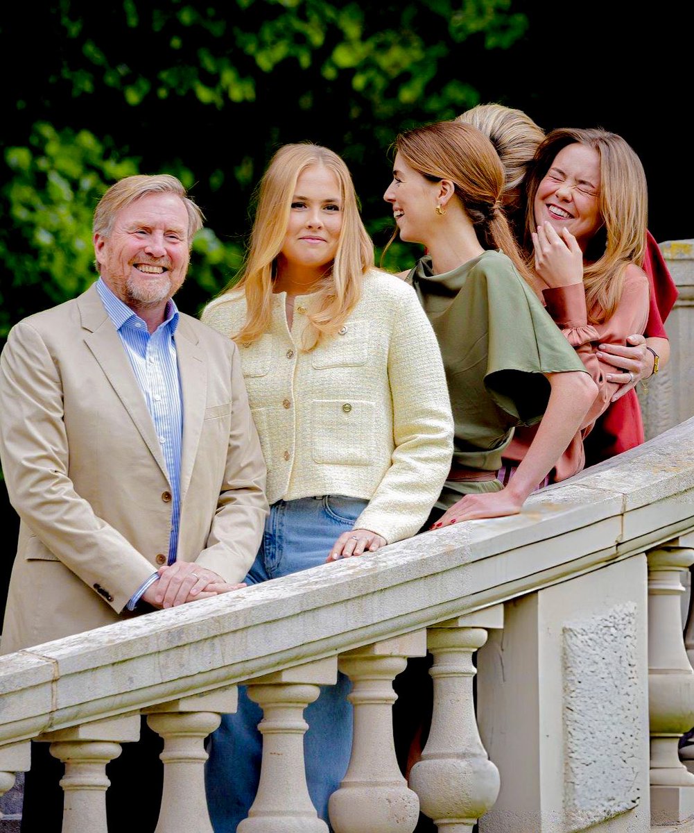 royalchildren_'s tweet photo. #KingWillemAlexander #QueenMaxima #PrincessCatharinaAmalia #PrincessAlexia and #PrincessAriane of The Netherlands attend the summer photo session in the Dutch Garden at Clingendael Estate in The Hague, Netherlands ☀️ -May 21st 2026.
.
📷 : Patrick van Katwijk/@GettyImages https://t.co/SyoJ2hG8KE