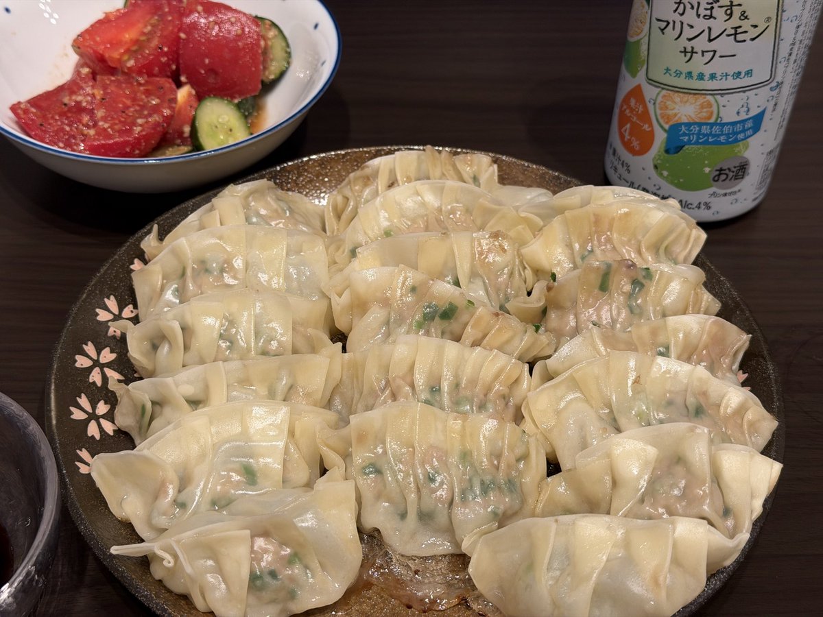 klamubon's tweet photo. 餃子やきやき https://t.co/f49nZZH4md