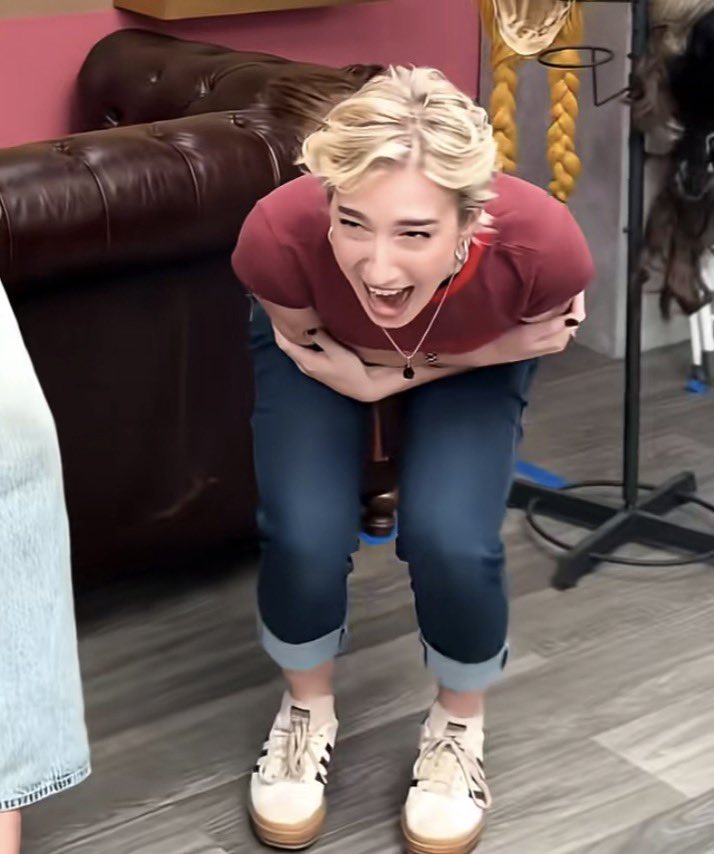 kobesmosh's tweet photo. olivia is one of the few people that can bring the tommy laugh out of court 😭😭 https://t.co/oJkWZyGNPi