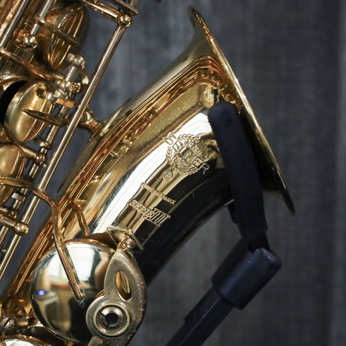 MoutonUsed's tweet photo. かなり珍しい個体が入荷🎷
ジュビリー仕様のSelmer Series III Alto

こちらはハーモニクスキーを搭載し、さらにネックはスターリングシルバー、管体は【金メッキ】、メカニズムはラッカー仕上げという、通常仕様とは大きく異なる組み合わせとなっております。 https://t.co/Ijc2ltAzFC