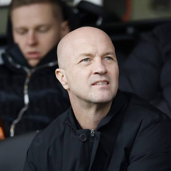 JongeneelBas's tweet photo. Het hele seizoen is klaarblijkelijk al mislukt omdat we 2-2 in een veredelde oefenwedstrijd tegen een stel dronken Ieren spelen met de helft van de beoogde basisspelers. 

Ik denk dat we het allemaal nog iets meer tijd moeten geven. 

#sheAJA https://t.co/X2VUmRhG15