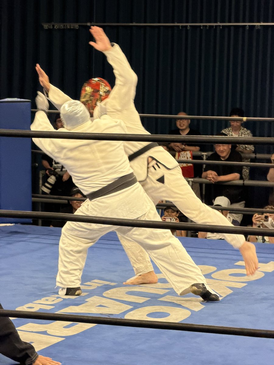 itokei_'s tweet photo. 大混乱の中JUDOマシンが植木崇行に大外刈誤爆から阿部史典が腕を極め一本！ #pro_j https://t.co/eRItIp6m1J