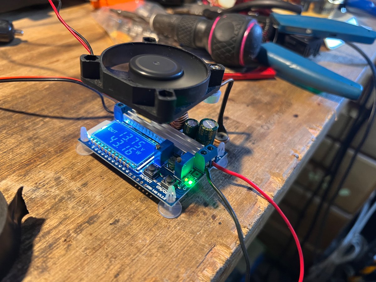 nagi616p's tweet photo. 1000円電源割と優秀だな。パワーリミット仕事してない気はする。 https://t.co/bIrGn4TdY6