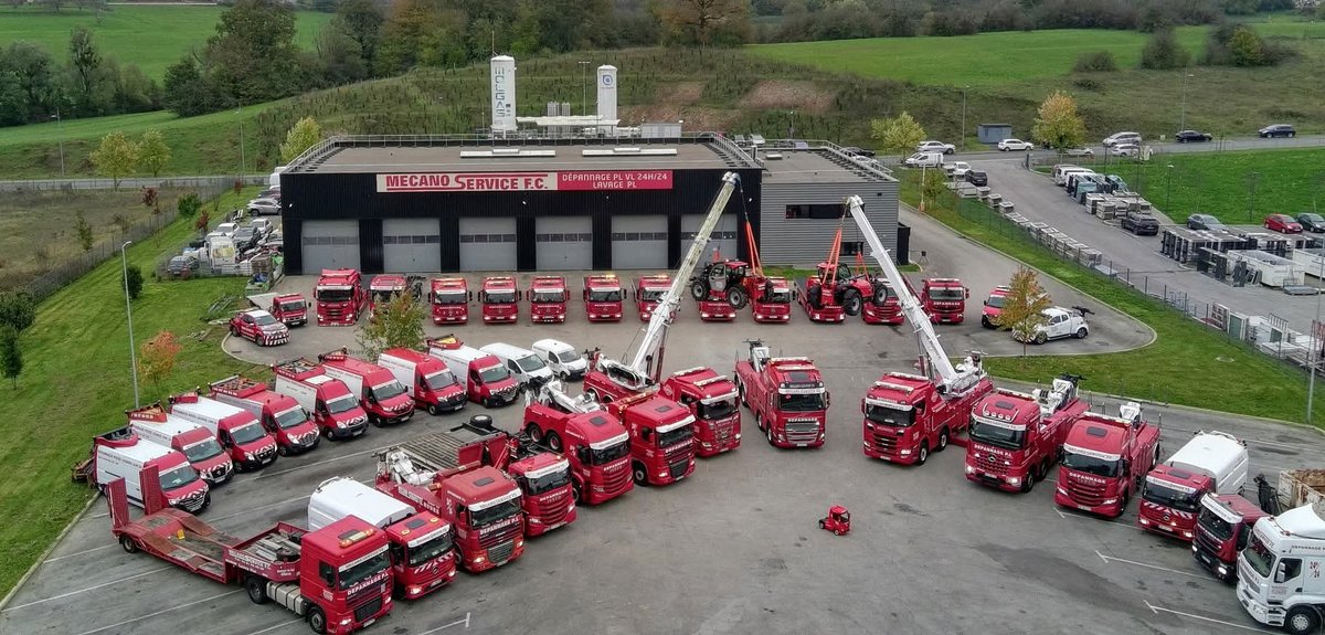 MecanoServiceFC's tweet photo. 🚛 Bon week-end à tous ! Nous, on reste sur le pont 💪Toute notre flotte est prête : dépanneuses VL et PL, camions-grues, véhicules d'intervention légers. Que vous partiez en week-end ou que vous restiez dans le coin, nos équipes sont mobilisées 24h/24 et 7j/7 sur tout le Doubs . https://t.co/Vs86Z1YdfK
