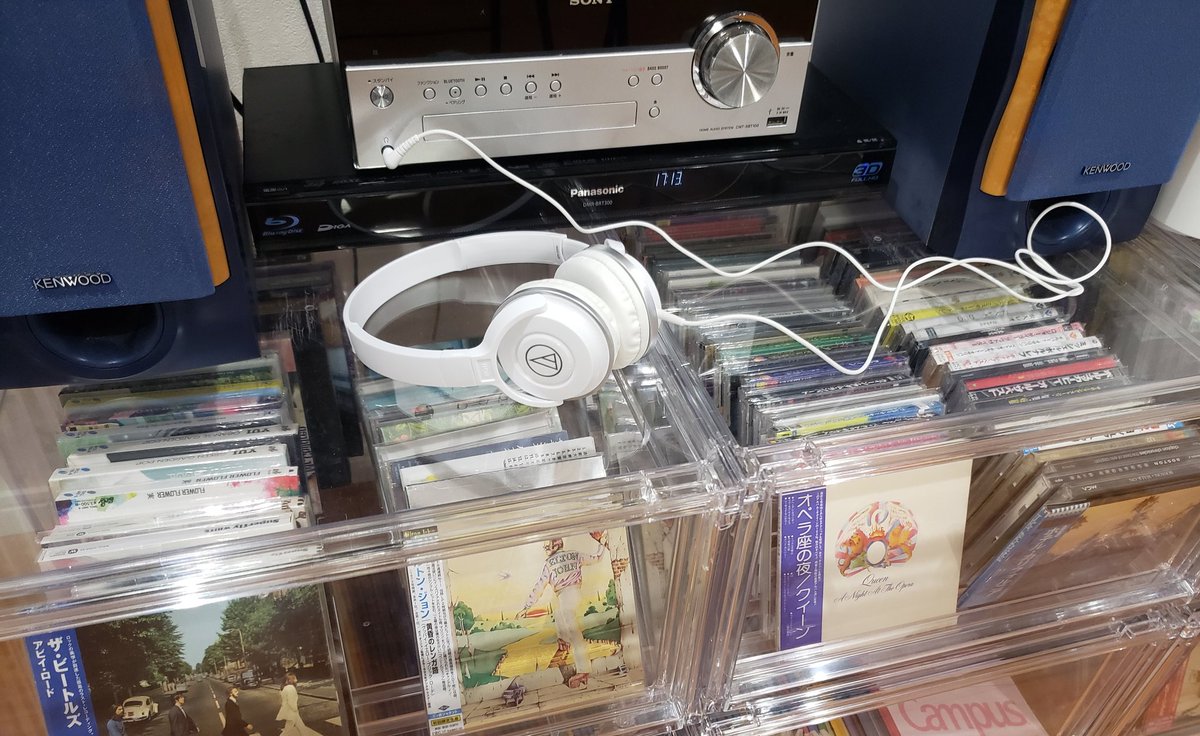 STEERNNESS's tweet photo. 街でヘッドホンを買いました🎧
(近所迷惑になる為、スピーカーで音楽を聴くのは控えています😅)
アルバムジャケットや、ライナーノーツを眺めながら、じっくり聴きたいですねぇ。 https://t.co/yQJ76unLru