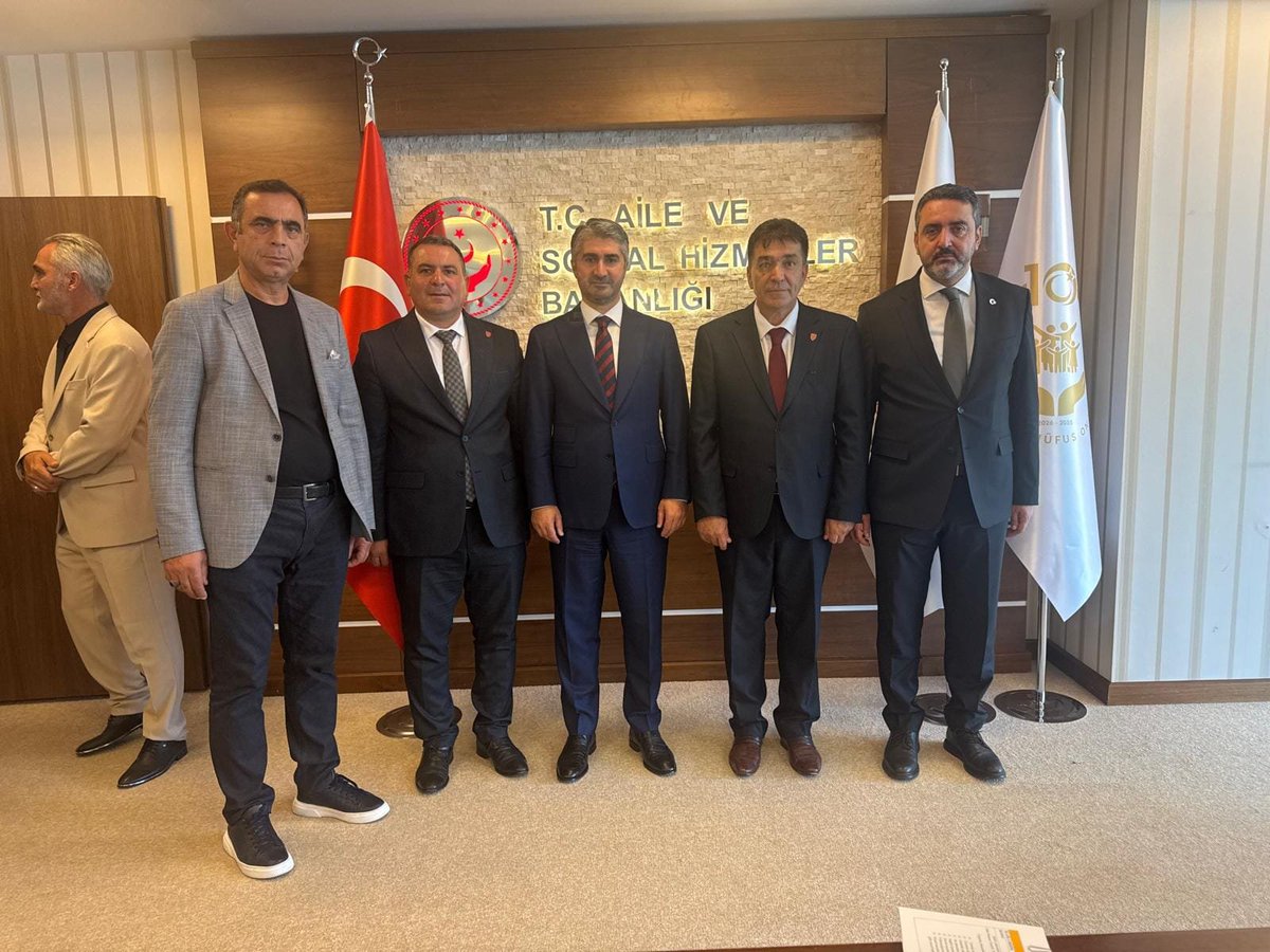 ErtugrlGaziTmsy's tweet photo. Gazi kardeşlerim @TBMMresmi kabul edilen kanun teklifi ile @TmsyGaziler vatan evlatları olarak 
🇹🇷 #ArtıkGaziyiz 🇹🇷
@TmsyGaziler vatan evlatlarının Gazilik haklarını alma sürecinde yanımızda olan ve destek veren Başta @tcailesosyal Bakanımız
Sn @MahinurOzdemir
Bakan Yardımcısı Sn @ztarikdaroglu @ashb_sehitgazi Genel Müdürü
Sn @mhrmkurt 
Genel Müdür yardımcıları
 Sn @HalitCagdas
Sn @SulePurluUrker' e @TmsyGaziler vatan evlatları olarak çok teşekkür ediyoruz.
"GAZİLİK BİR ENGEL DEGİL BİR ÜNVANDIR"
👇🇹🇷👇
#ArtıkGaziyiz 
☝️🇹🇷☝️
@RTErdogan
@_cevdetyilmaz
@NumanKurtulmus0
@dbdevletbahceli
@tciletisim
@avabdullahguler
 @mustafaelitas
@zorlu77
@MahinurOzdemir 
@ztarikdaroglu
@drbetulsayan
@hulusiakarmedya
@dtcuneytaldemir
@deryayanikashb
@VeyselTipioglu 
@FeyziBerdibek1 
@sevansivacioglu
@celebimehmeta
@refik_ozen16 
@resulkurt34 
@MvDrHasanArslan
@cuneytyuksel_
@ifarukaksu
@erkanakcay45 
@PrfDrFilizKilic
@oozgurbayraktar 
@kocakkonuralp
@MhpTbmmGrubu 
@MHP_Bilgi 
@leventalyyildiz
@CemalDonat
@sehitgazivakfi