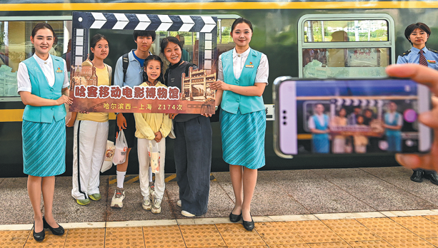 BeyondCHN's tweet photo. China's first movie-themed train takes passengers on a 24-hour journey from Harbin to Shanghai. On board, passengers can enjoy classic films, retro props, film quizzes and dubbing sessions, turning a long journey into an immersive cultural experience. [📸 provided to China Daily] https://t.co/3xKkk6xyfz