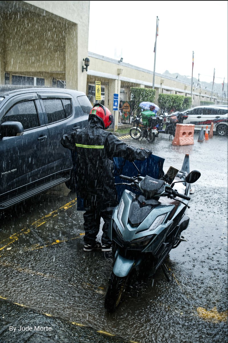 MorteJude's tweet photo. @missraine__ Agreed, seconded.
Been awhile since a proper sun ☀️ came out 🌧️
#Raining #QuezonCity #fujifilmxm5 #MoveIt https://t.co/HGGlZ9KDpR