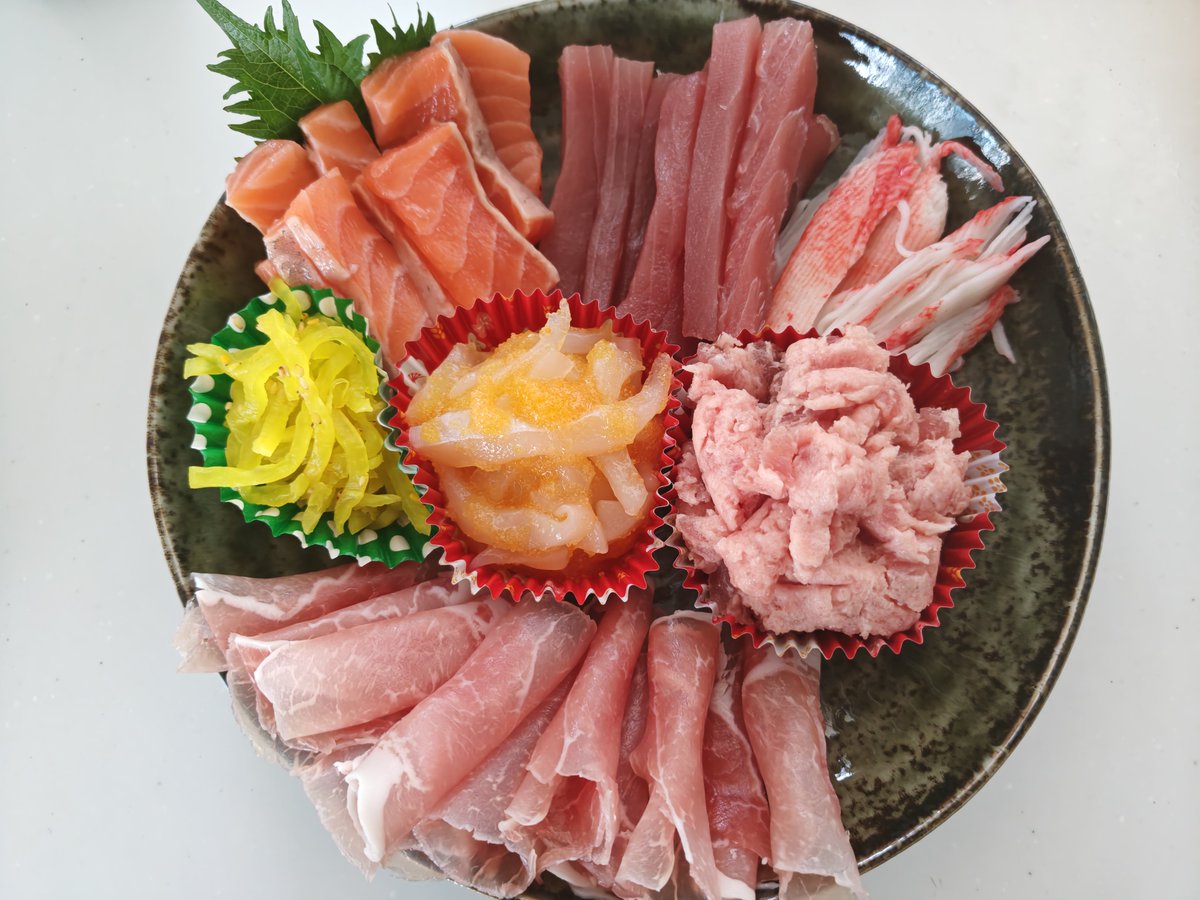 arpk_san3's tweet photo. 手巻き寿司(⁠☞ﾟ⁠∀ﾟ⁠)⁠☞

よめぱかはお皿の盛り付けのセンスがよいよいෆ⁠╹⁠ ⁠.̮⁠ ⁠╹⁠ෆ

＃みんなのぱかちゃん飯 https://t.co/AN1ZYGig0W