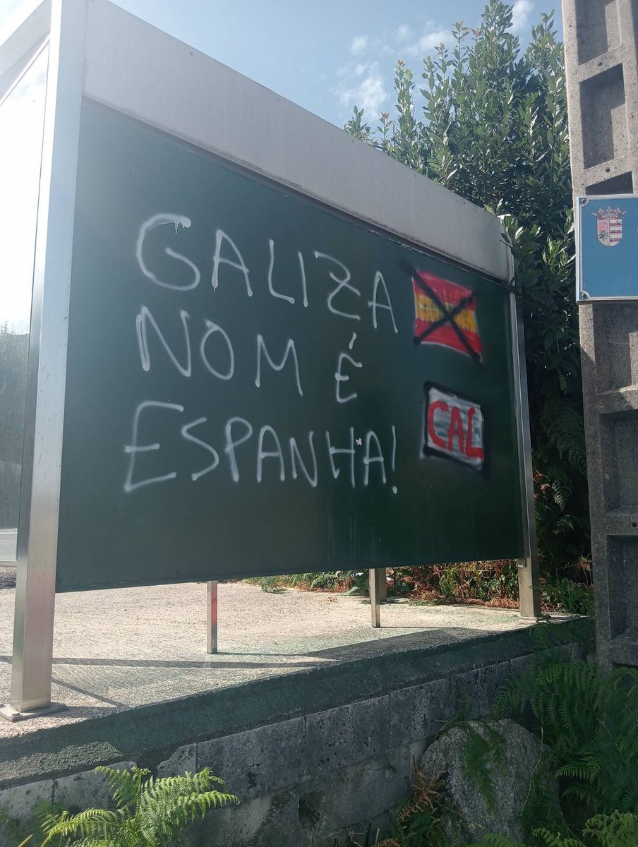 ComiteLourinha's tweet photo. ✌️🚩Agit-prop antifascista e anti-imperialista na Lourinha
👉Frente o espanholismo e o fascismo, desde o antifascismo combatente galego devemos reafirmar o nosso compromisso com a libertaçom nacional do nosso país. 
GALIZA NOM É ESPANHA‼️🤍🩵❤️🩵🤍
👉https://t.co/3bX4LV0o6E https://t.co/y44czg962q