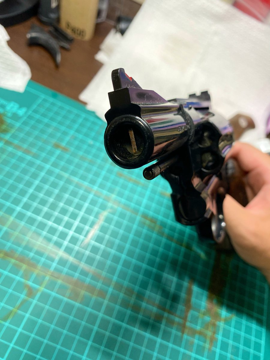smith_john9658's tweet photo. #モデルガン
#MGC
#44マグナム

再び何かを作る…
今度はMGCの44マグナムをショートバレルへ！

以前ジャンクで購入したバレルが若干下に傾いていた44マグナムをベースにしました。

短すぎず、長くもないバレルが大好きなのです。

もちろんインサートも入っているのでご安心を☺️ https://t.co/A3kcgEJHGb