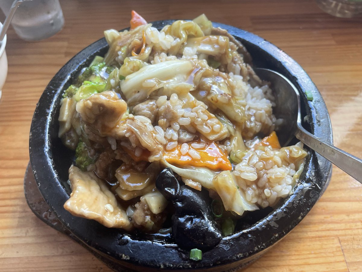 dorazzzzz's tweet photo. 大磯で中華食べて来た
自転車で汗かいてるのに、こんな激アツのを頼んじゃった😅
ヤバいぐらい熱かった https://t.co/QiFjuor97V