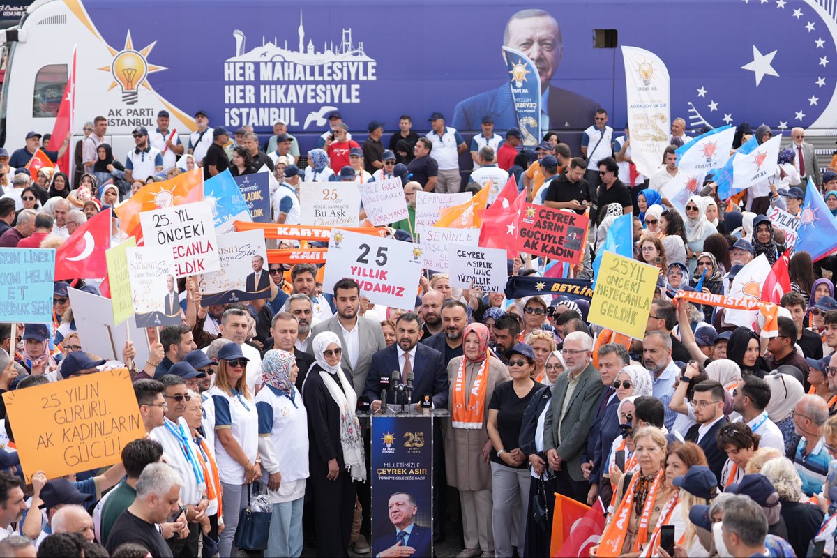RYagar's tweet photo. 🇹🇷 Ankara Yolunda Büyük Teşkilat Buluşması

AK Parti’mizin 25. kuruluş yıl dönümü vesilesiyle, Genel Başkanımız ve Cumhurbaşkanımız Sayın Recep Tayyip Erdoğan’ın katılımıyla Ankara Millet Bahçesi’nde gerçekleştirilecek 25. Yıl Özel Mitingi için İstanbul teşkilatlarımızla Ankara yolundayız.

İstanbul’un 39 ilçesinden yaklaşık 15 bin teşkilat mensubumuz, 300 otobüs, Yüksek Hızlı Tren ve çeşitli ulaşım araçlarıyla Ankara’ya hareket etti.

Ankara yolculuğumuzun önemli duraklarından biri olan Kocaeli Sevindikli Dinlenme Tesisleri’nde teşkilatlarımızla bir araya geldik. İstanbul teşkilatımızın 25 yıllık dava ve hizmet yolculuğunun heyecanını hep birlikte paylaşarak Ankara’ya doğru yolumuza devam ediyoruz.

Milletimizle Çeyrek Asır, Türkiye Geleceğe Hazır! 🇹🇷

#MilletimizleÇeyrekAsır #AKParti25Yaşında

@akpartiistanbul 
@abdullahozdemir 
@akbcekmece