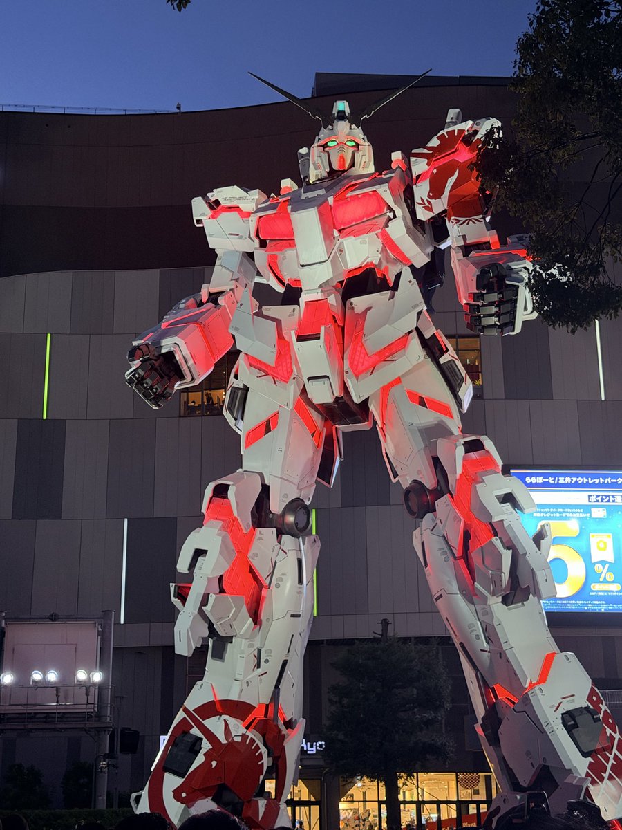 mpksw's tweet photo. 今月末で展示終了のお台場ユニコーン立像を観にきた！
ここから全６種の映像演出を観る！ https://t.co/w6WMNDuT5q