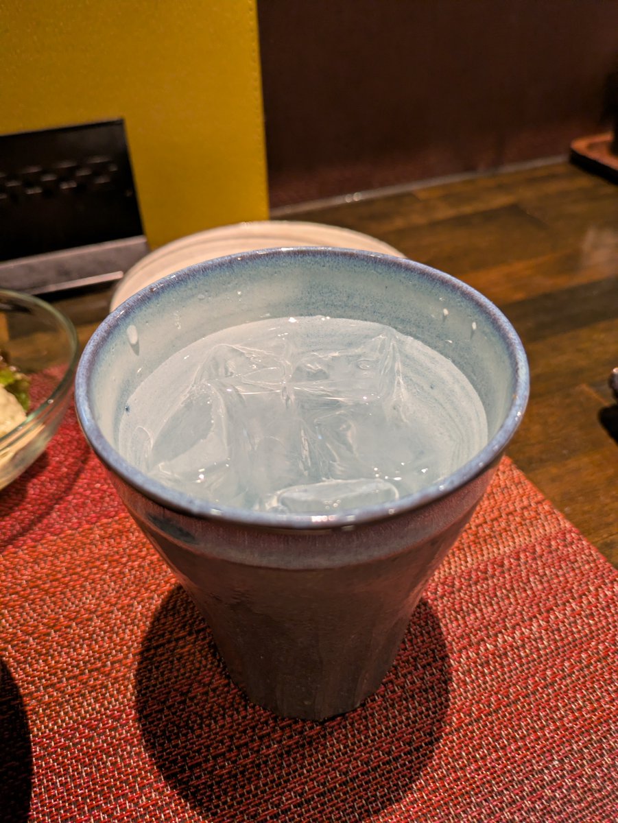 1020Rain's tweet photo. ·

Happy  Friday  Night

昼まで爆睡し夕方から出動！

茄子の煮浸しに鶏団子のみぞれ煮、マカロニサラダ。

ビールのあとは兼八の水割り。

麦の香ばしさが好きな焼酎です。

#兼八　#おばんざい https://t.co/r5J2cpwpPC