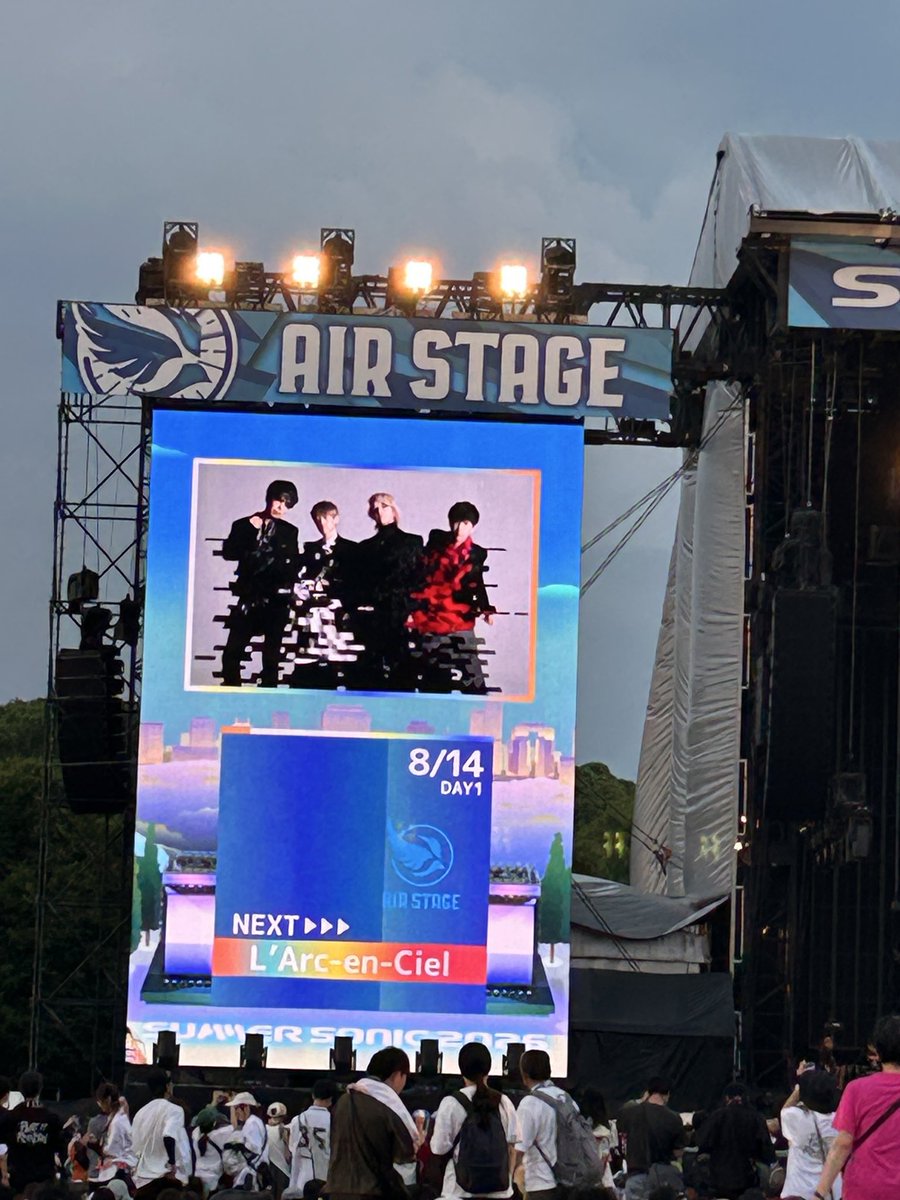 LEE72632751's tweet photo. 涼しくなってめっちゃいい感じ😊
#ラルク　#SUMMERSONIC https://t.co/lznMwOEAhB