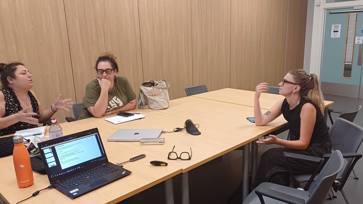 camdenDisAction's tweet photo. The CNJ's Caitlin Maskell giving her top tips to 2 of CDA's new community journalism trainees. Disabled people are underrepresented in the media; we need to get our voices out there. @InclusionBarnet @InclusionLondon @johnpringdns https://t.co/5RoFpMol0I
