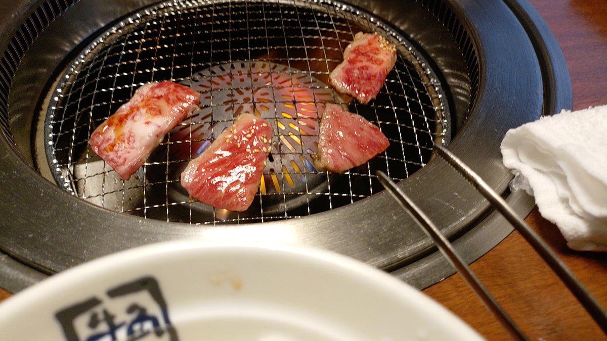 maboro_'s tweet photo. 明日からの戦いに向けて、、久方の焼肉！ https://t.co/sTwhvny3RK